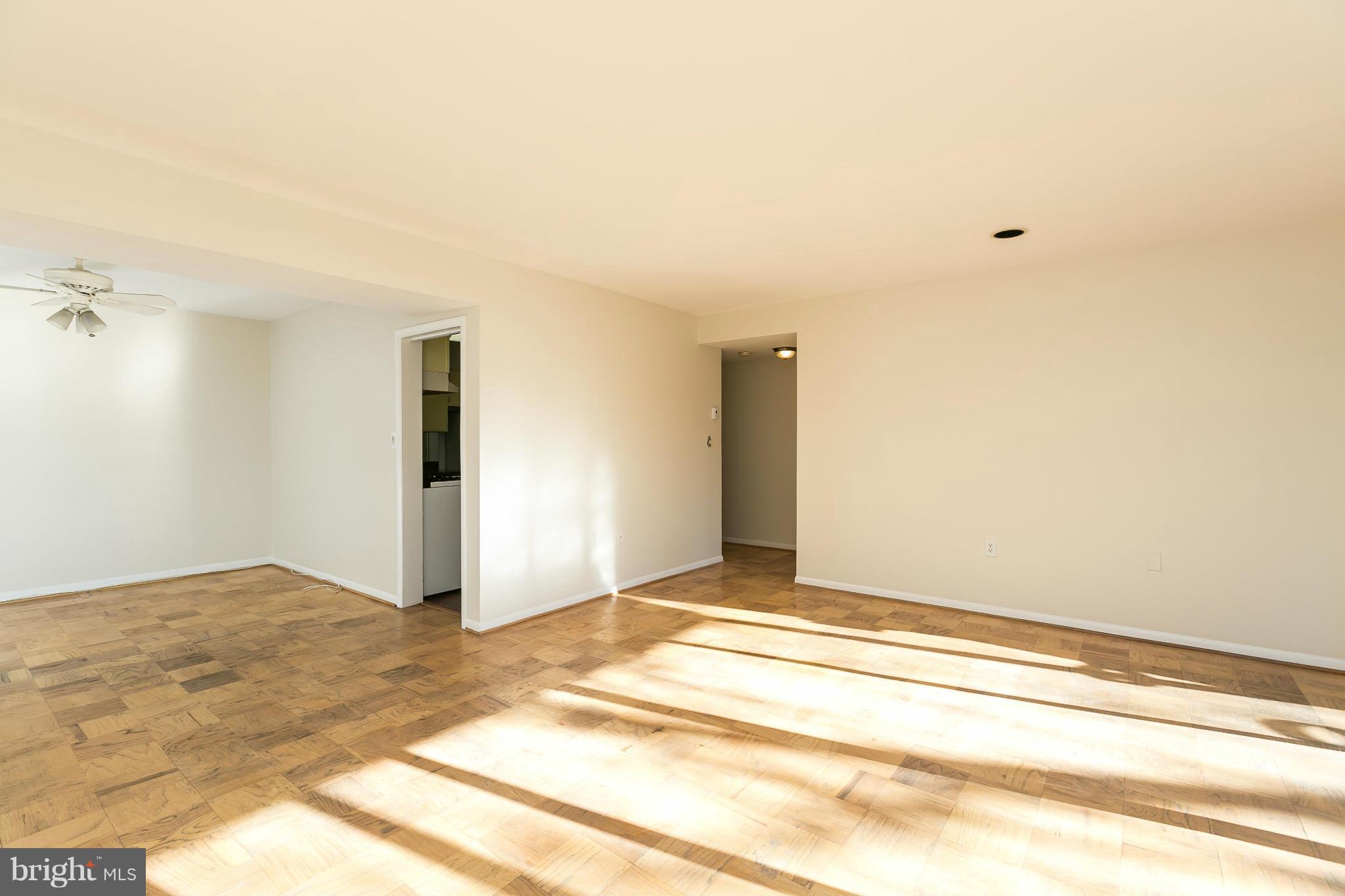 200 Cross Keys Road, Unit R22 Baltimore, MD 21210 - Photo 13 of 30 Living Room/Dining Room
