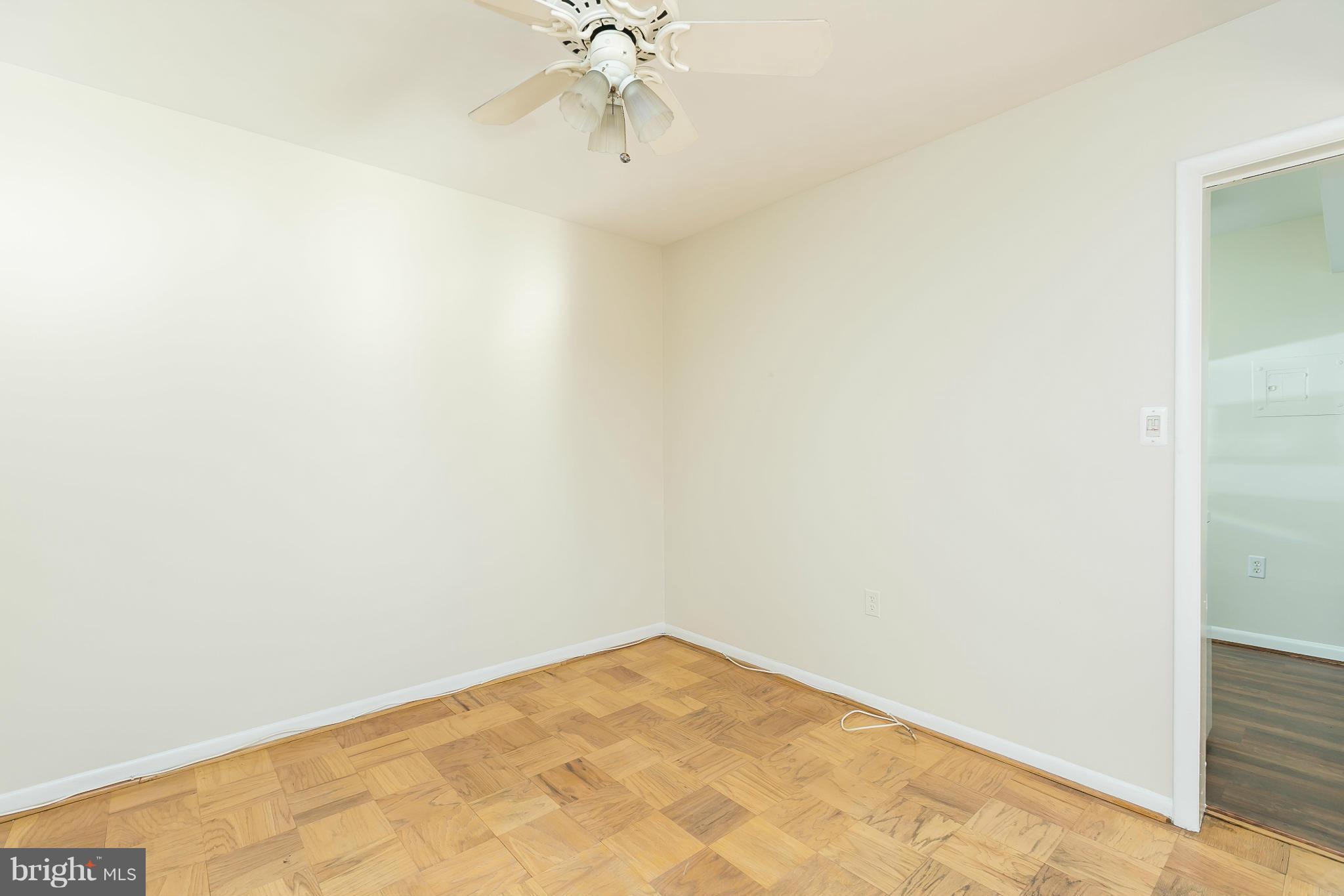 200 Cross Keys Road, Unit R22 Baltimore, MD 21210 - Photo 16 of 30 Dining Room