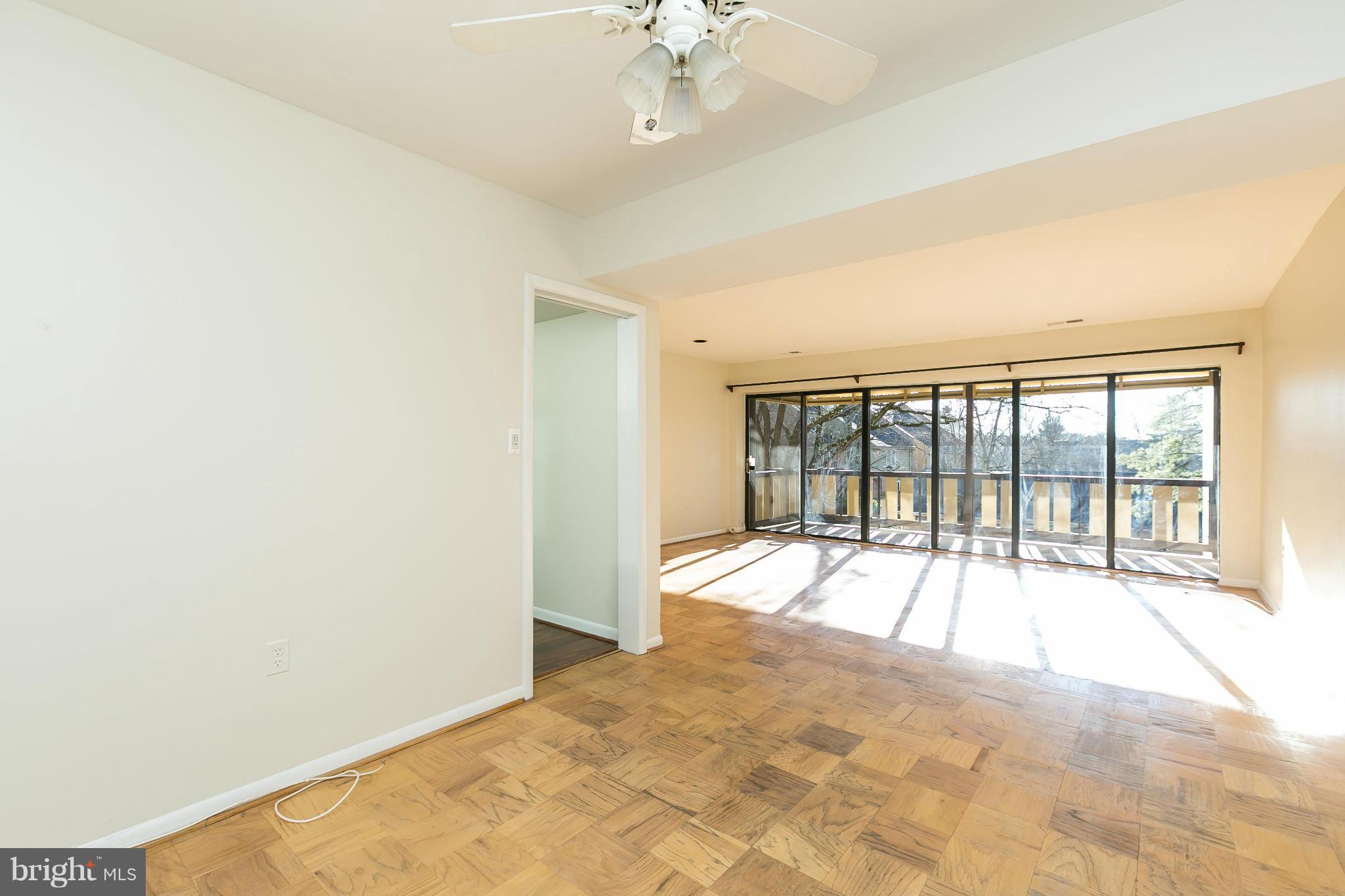200 Cross Keys Road, Unit R22 Baltimore, MD 21210 - Photo 17 of 30 Living Room