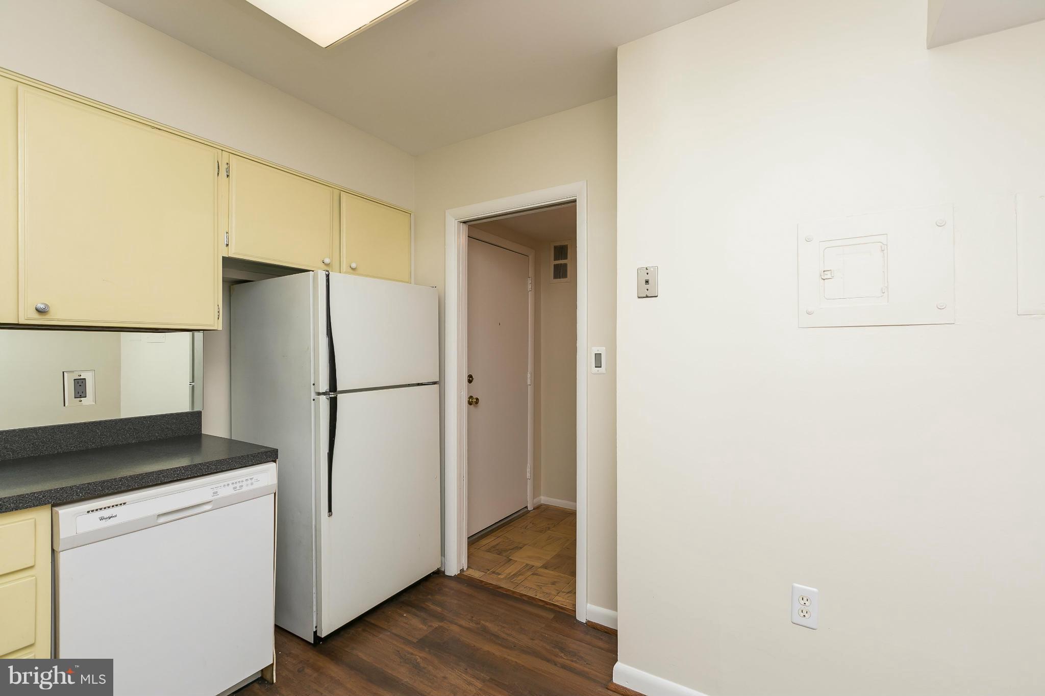200 Cross Keys Road, Unit R22 Baltimore, MD 21210 - Photo 3 of 30 Kitchen