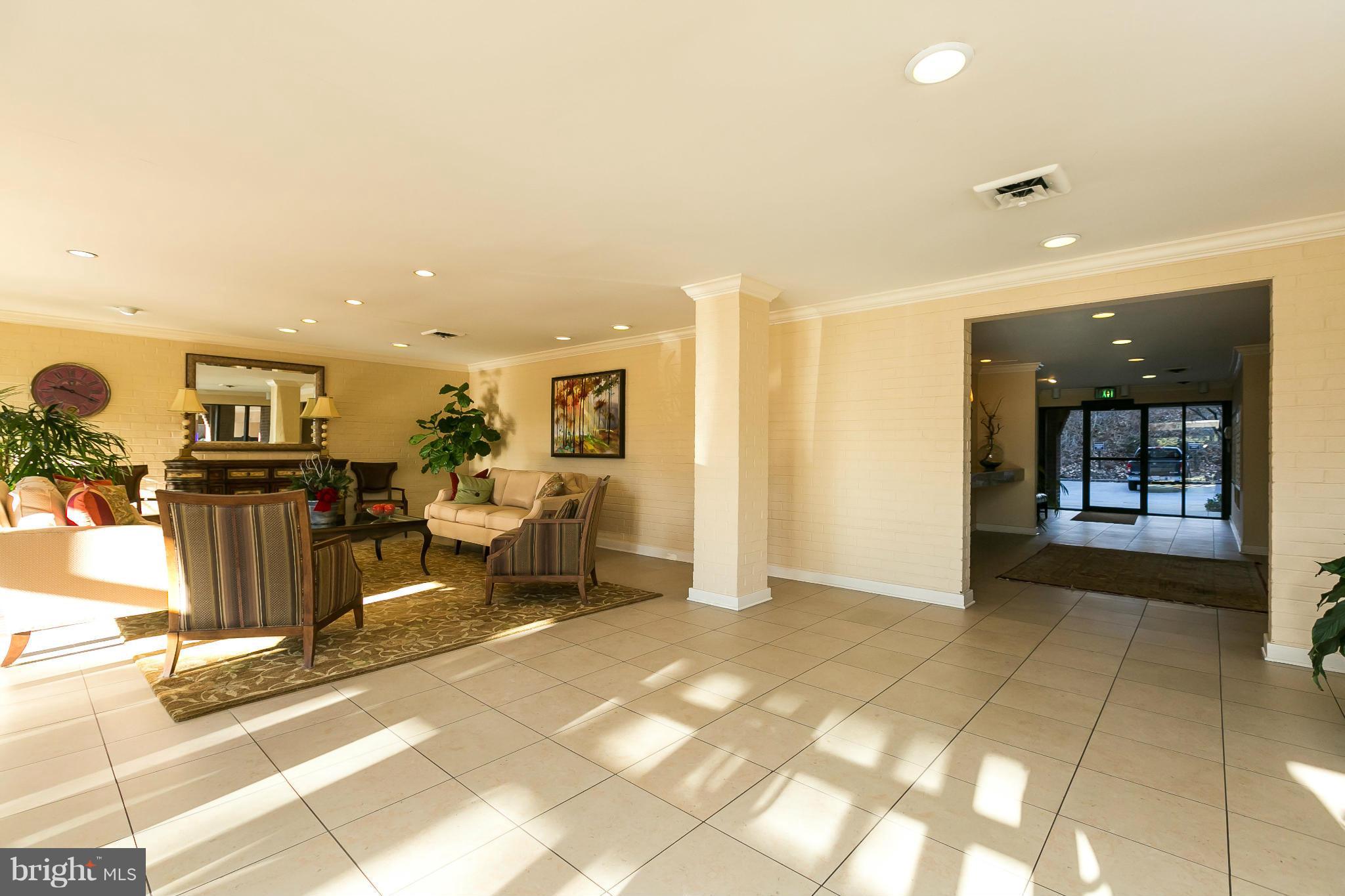200 Cross Keys Road, Unit R22 Baltimore, MD 21210 - Photo 29 of 30 Lobby
