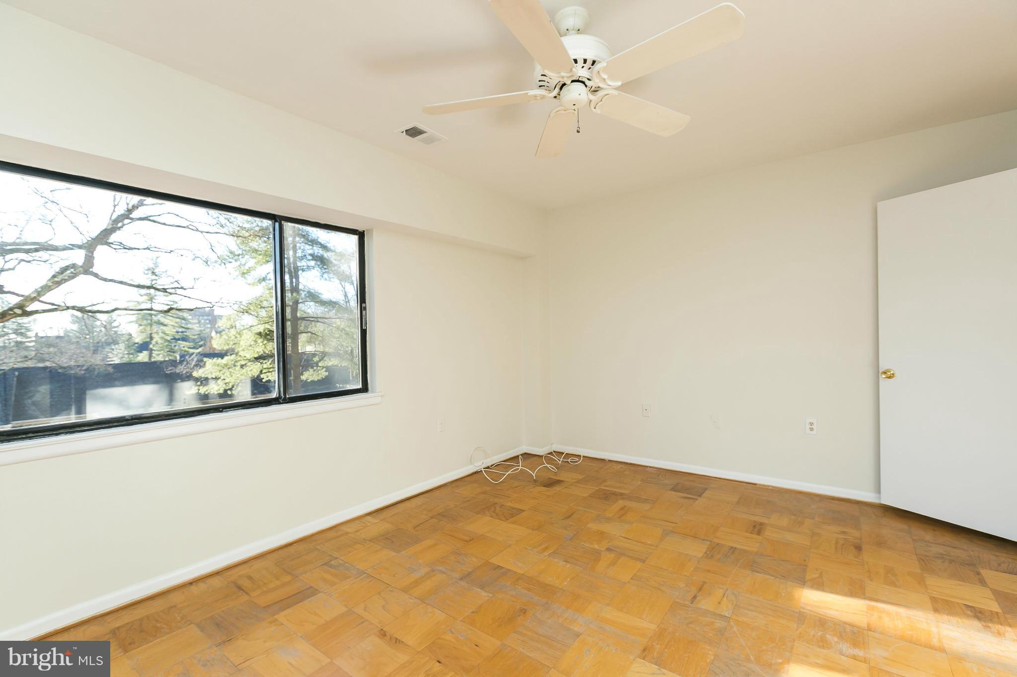 200 Cross Keys Road, Unit R22 Baltimore, MD 21210 - Photo 10 of 30 Bedroom (Master)
