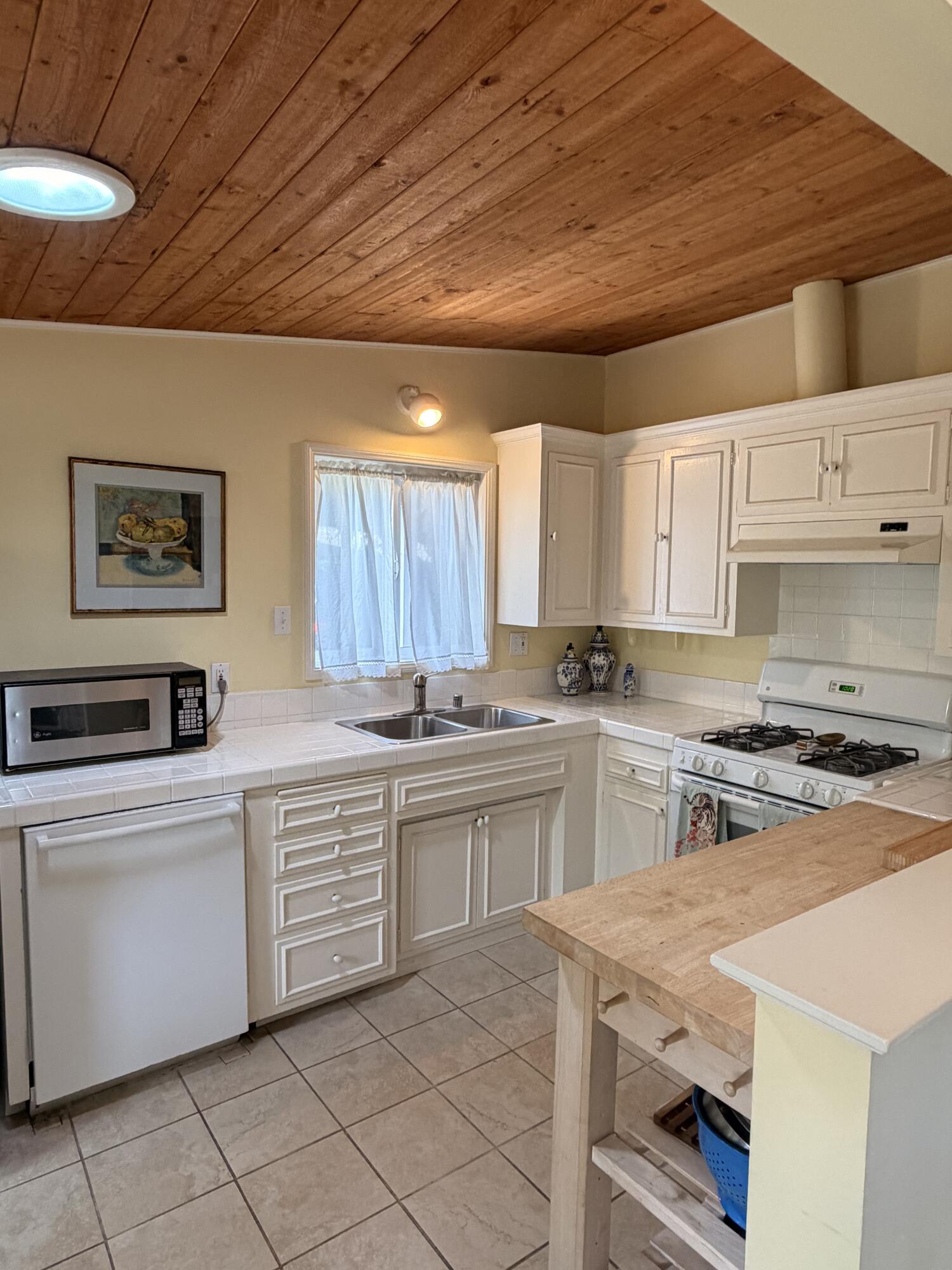 460 San Ysidro Road, Unit F Santa Barbara, CA 93108 - Photo 4 of 6 Kitchen