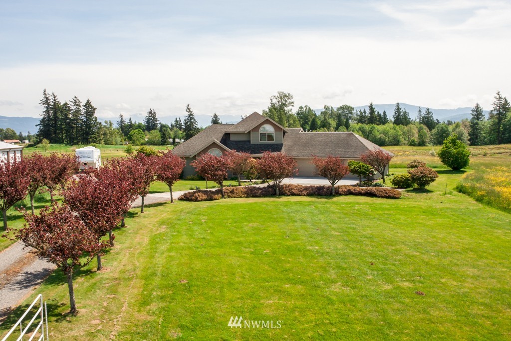 621 East Smith Road Bellingham, WA 98226 - Photo 3 of 25
