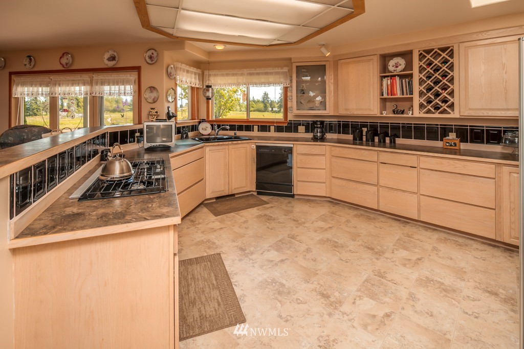 621 East Smith Road Bellingham, WA 98226 - Photo 8 of 25