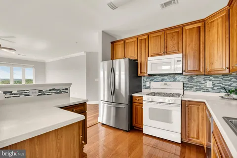 $465,000 | 1601 Ladue Court, Unit 305, Woodbridge, VA 22191