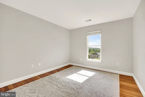 $465,000 | 1601 Ladue Court, Unit 305, Woodbridge, VA 22191