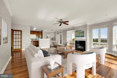 $465,000 | 1601 Ladue Court, Unit 305, Woodbridge, VA 22191