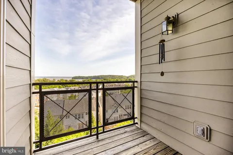 $465,000 | 1601 Ladue Court, Unit 305, Woodbridge, VA 22191