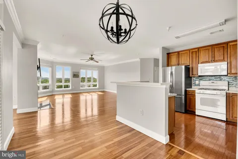$465,000 | 1601 Ladue Court, Unit 305, Woodbridge, VA 22191