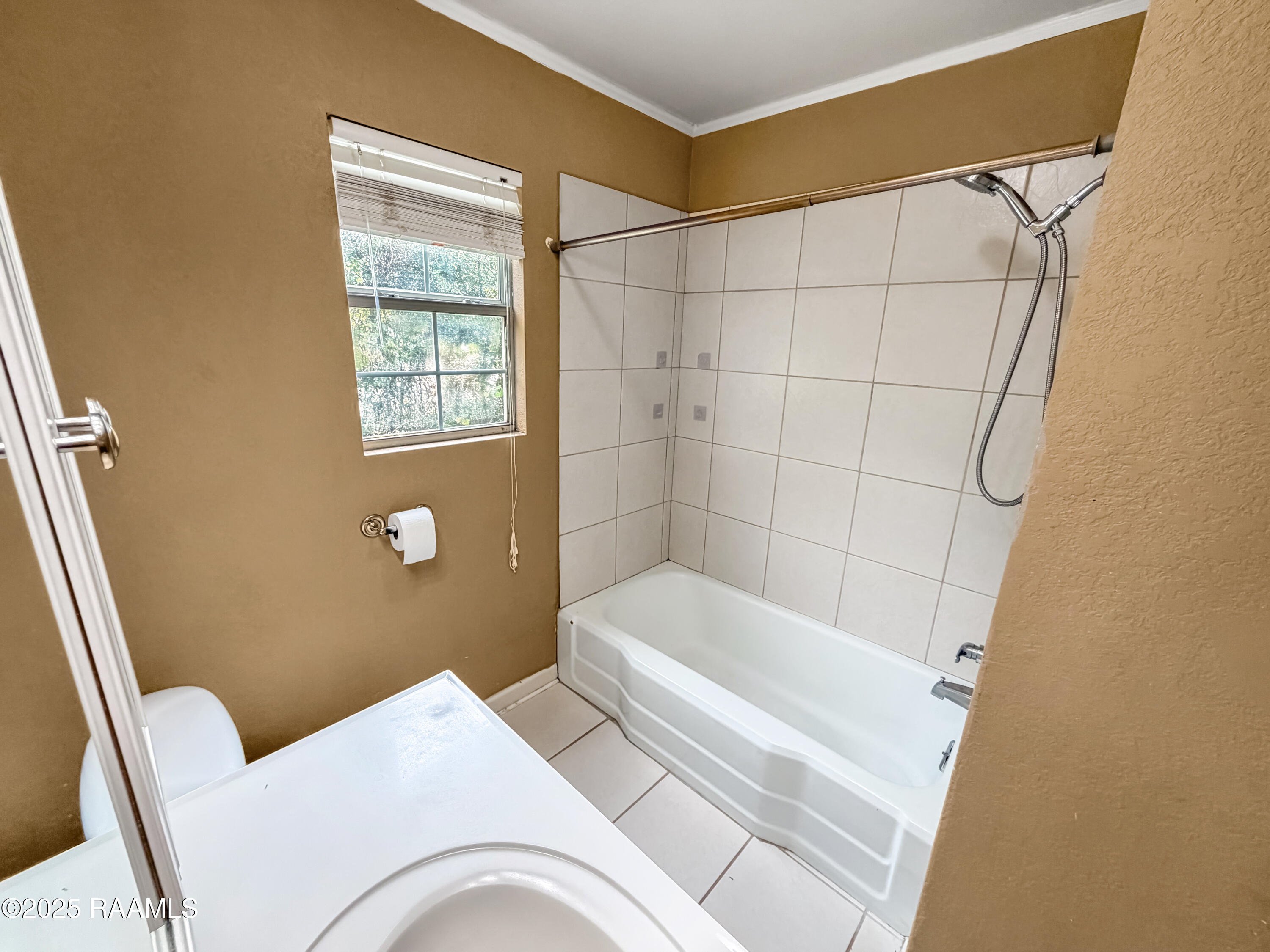 100 Virginia Lafayette, LA 70507 - Photo 11 of 32 Guest Bathroom