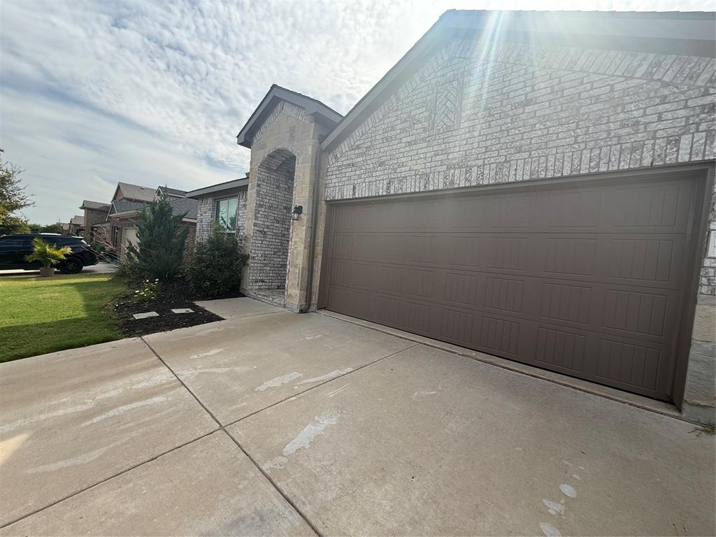 1110 Pacifica Trail Cleburne, TX 76033 - Photo 3 of 24 a backyard of a house