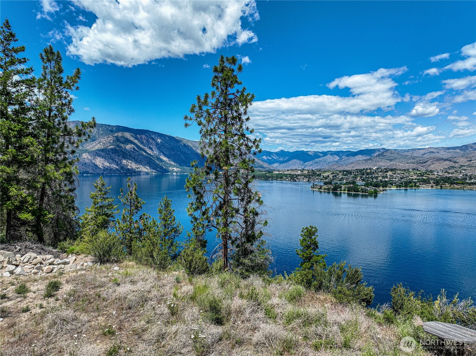 4620 South Lakeshore Road Chelan, WA 98816 - Photo 12 of 40 a view of a lake with a house in the background