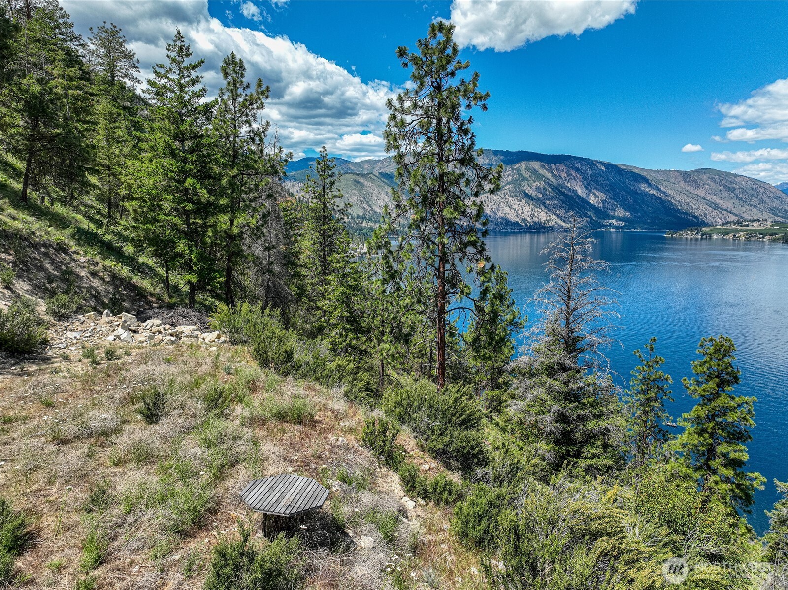 4620 South Lakeshore Road Chelan, WA 98816 - Photo 15 of 40 a view of a lake with a building