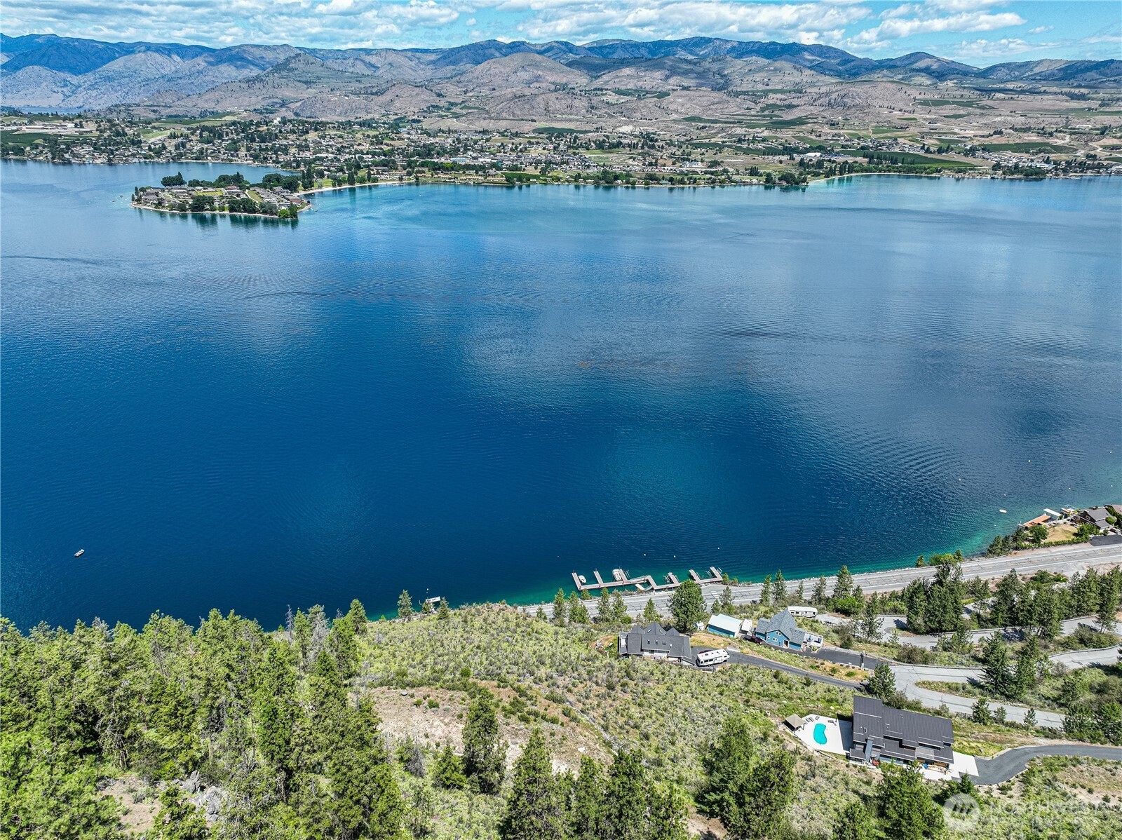 4620 South Lakeshore Road Chelan, WA 98816 - Photo 4 of 40 a view of a lake with a mountain