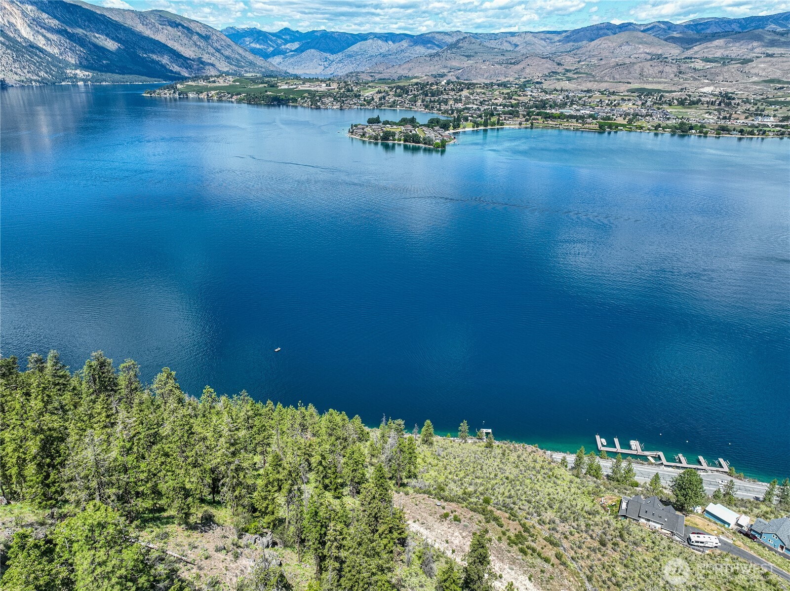 4620 South Lakeshore Road Chelan, WA 98816 - Photo 6 of 40 a view of an ocean with a mountain