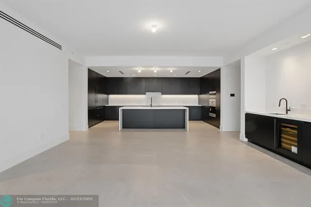 $2,995,000 | 160 Isle Of Venice Drive, Unit 203, Fort Lauderdale, FL 33301