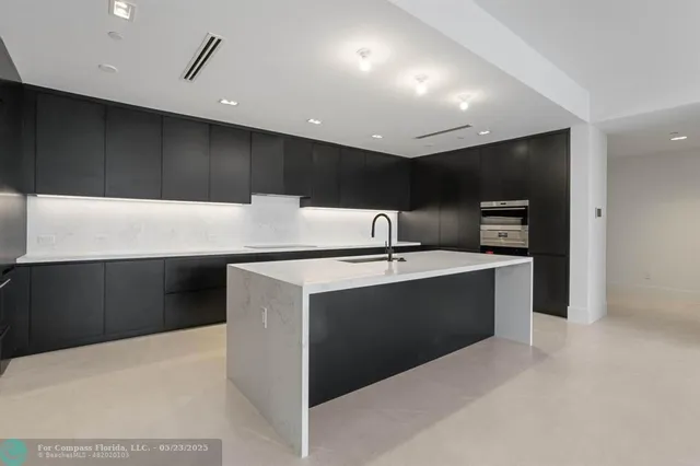 $2,995,000 | 160 Isle Of Venice Drive, Unit 203, Fort Lauderdale, FL 33301