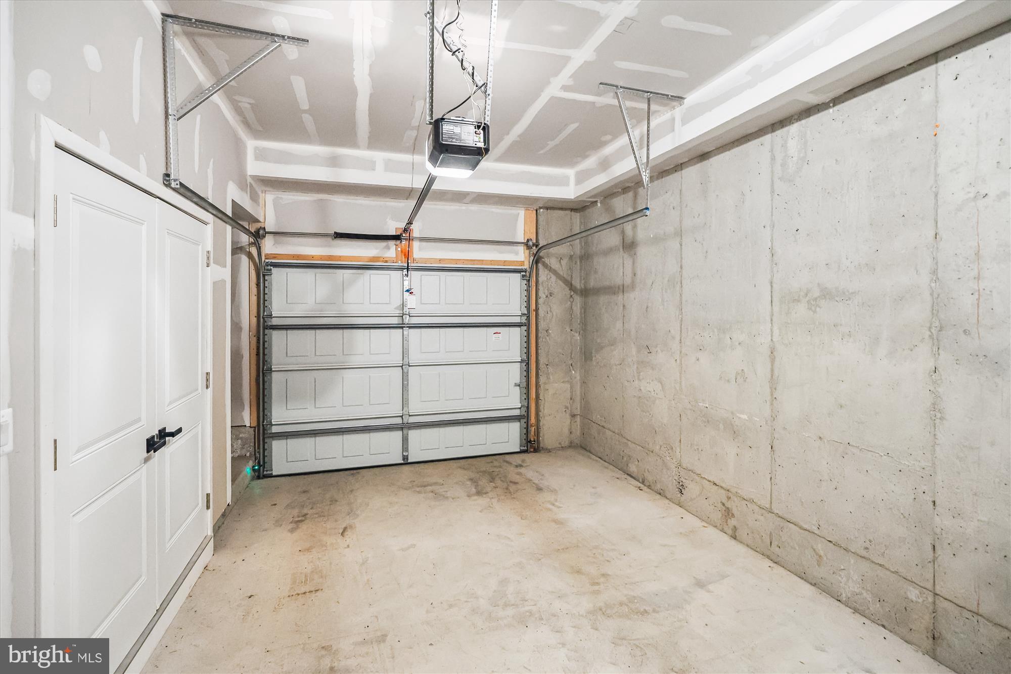 6832 General Davis Drive Northwest Washington, DC 20012 - Photo 10 of 31 a view of small space