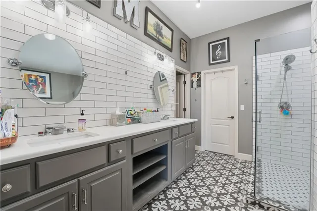 $549,000 | 1052 Southwest Argyl Street, Lee's Summit, MO 64081