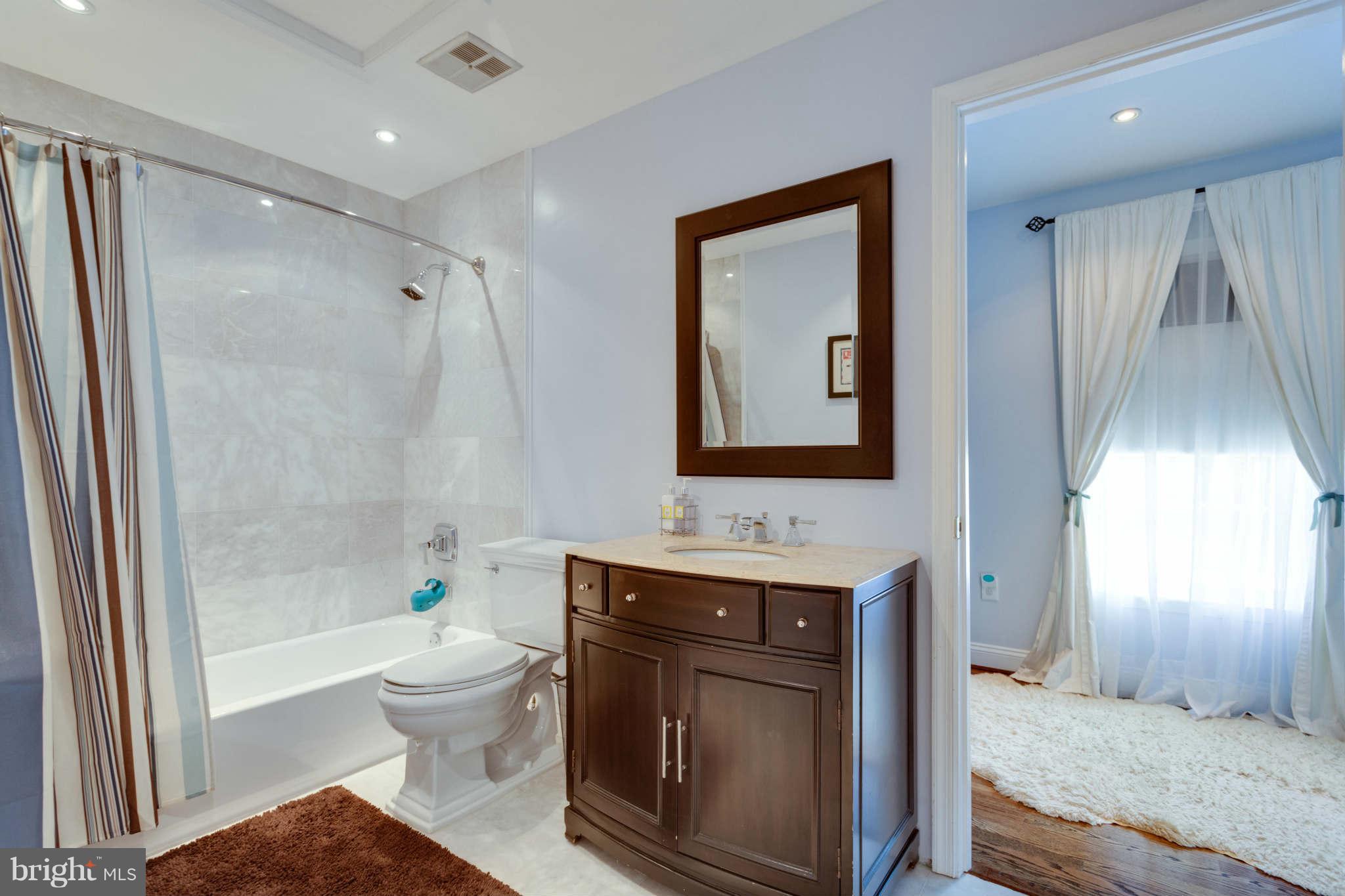 7400 Brickyard Road Potomac, MD 20854 - Photo 17 of 26 Bath