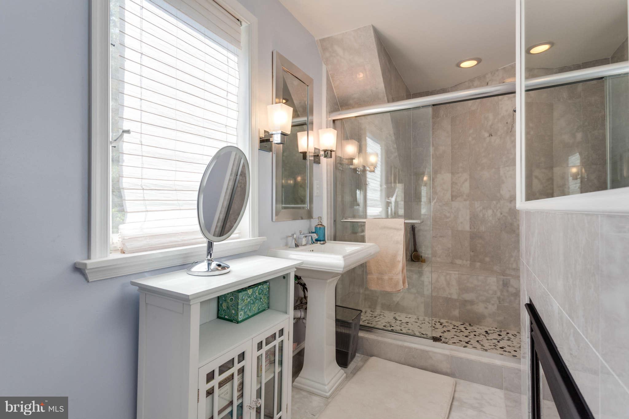 7400 Brickyard Road Potomac, MD 20854 - Photo 19 of 26 Bath
