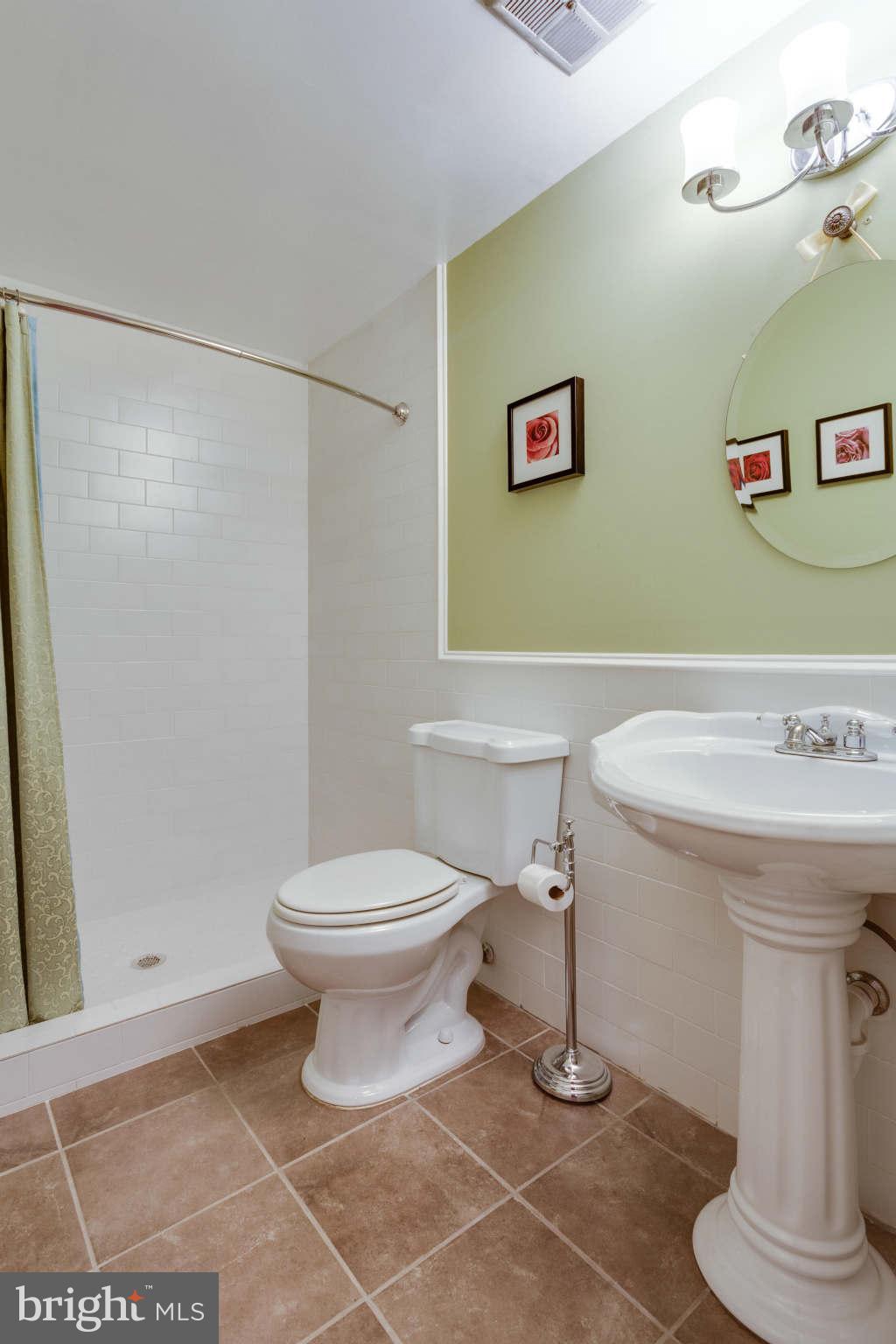 7400 Brickyard Road Potomac, MD 20854 - Photo 23 of 26 Bath