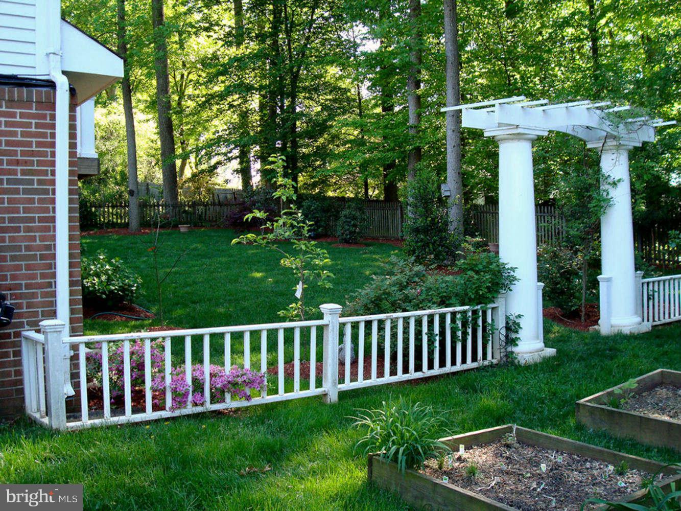 7400 Brickyard Road Potomac, MD 20854 - Photo 25 of 26 Exterior (Rear)