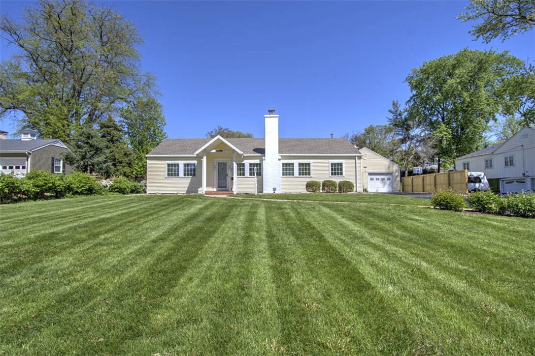 216 Southmoreland Place Decatur, IL 62521 - Photo 1 of 31 Gallery Image 1