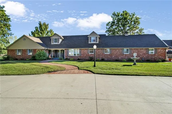 $595,000 | 304 St Ignatius Street, St. Paul, KS 66771
