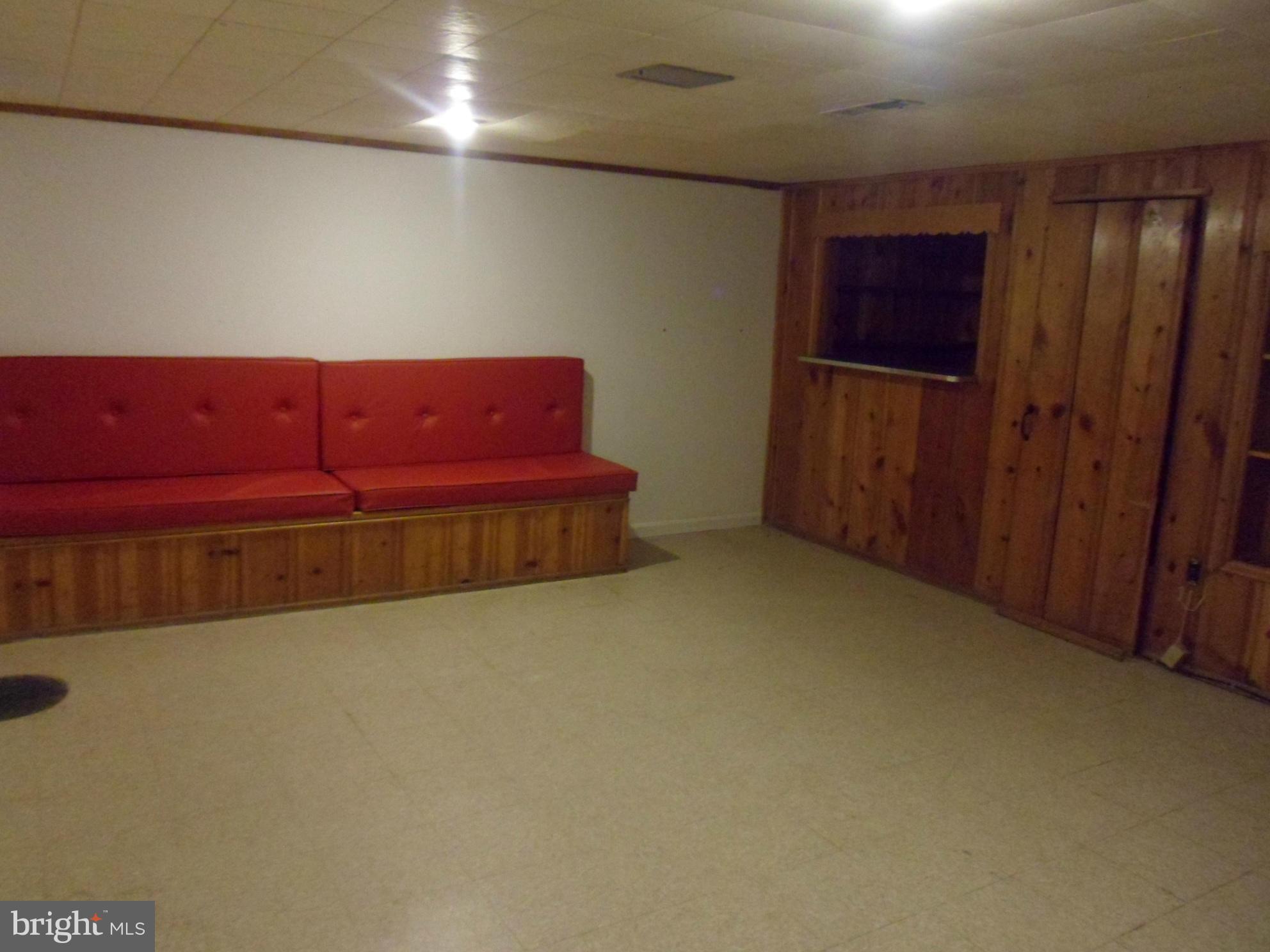 1333 Stonewood Road Baltimore, MD 21239 - Photo 15 of 30 a view of furniture