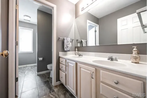 $825,000 | 160 Stonehaven Court, O'Fallon, IL 62269