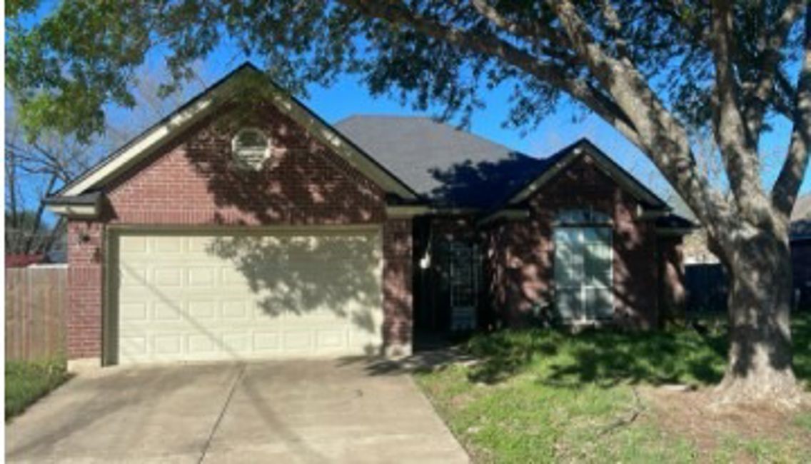 635 Yegua Street Lexington, TX 78947 - Photo 1 of 7 a view of a house with a tree