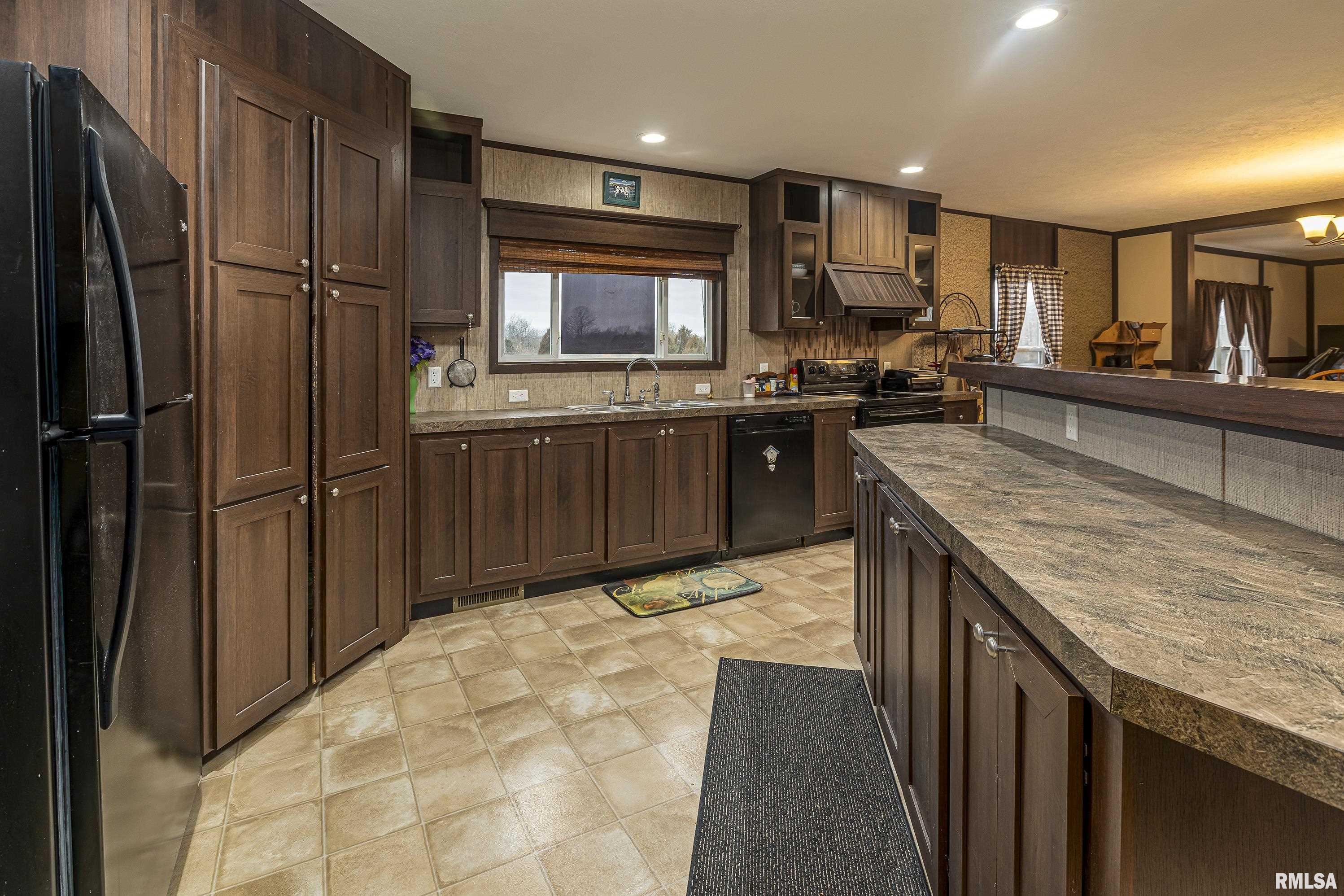 2217 South Thompsonville Road Thompsonville, IL 62890 - Photo 5 of 36