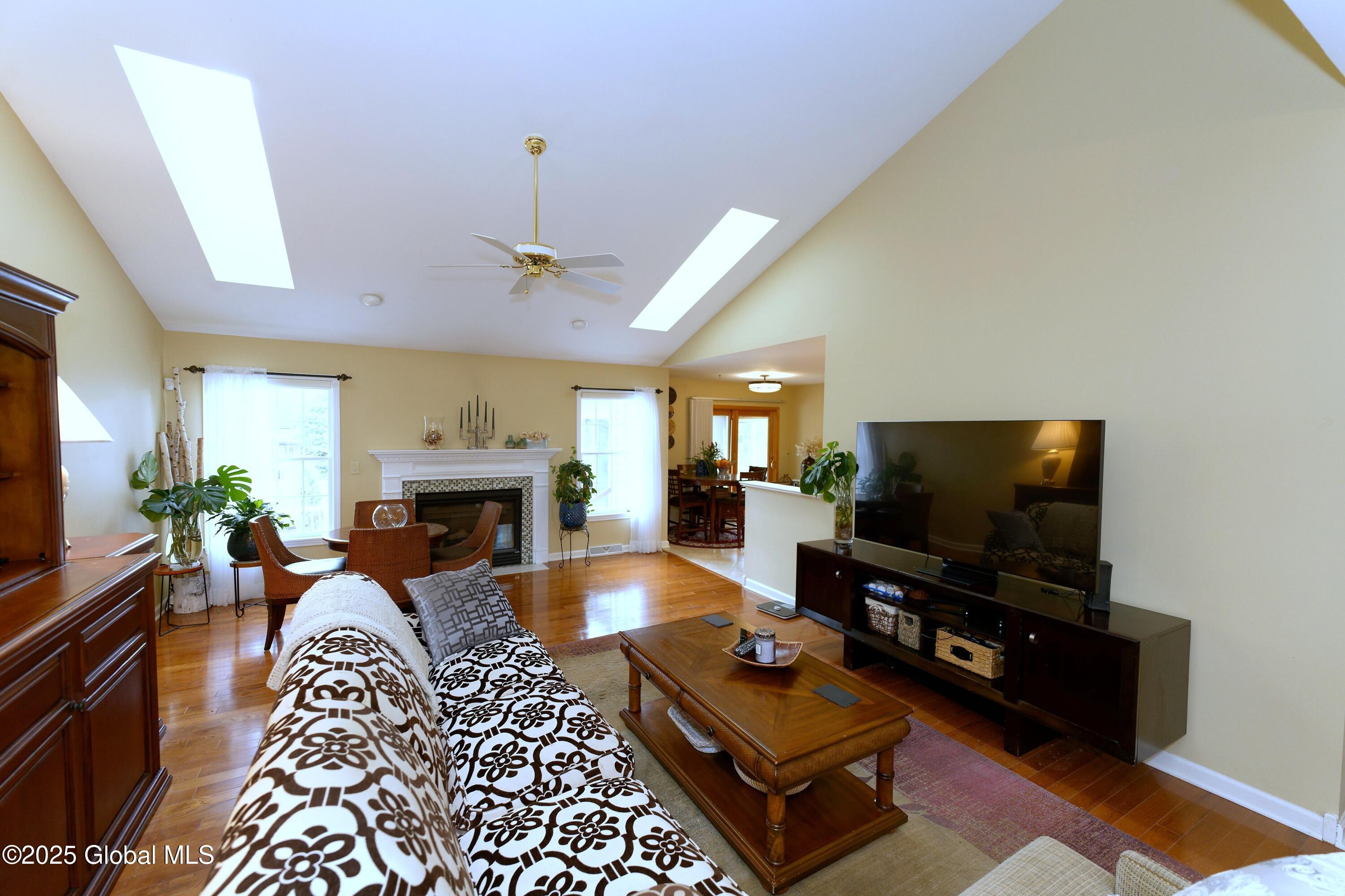 28 Greyledge Drive Albany, NY 12211 - Photo 11 of 41 5 Familyroom 5