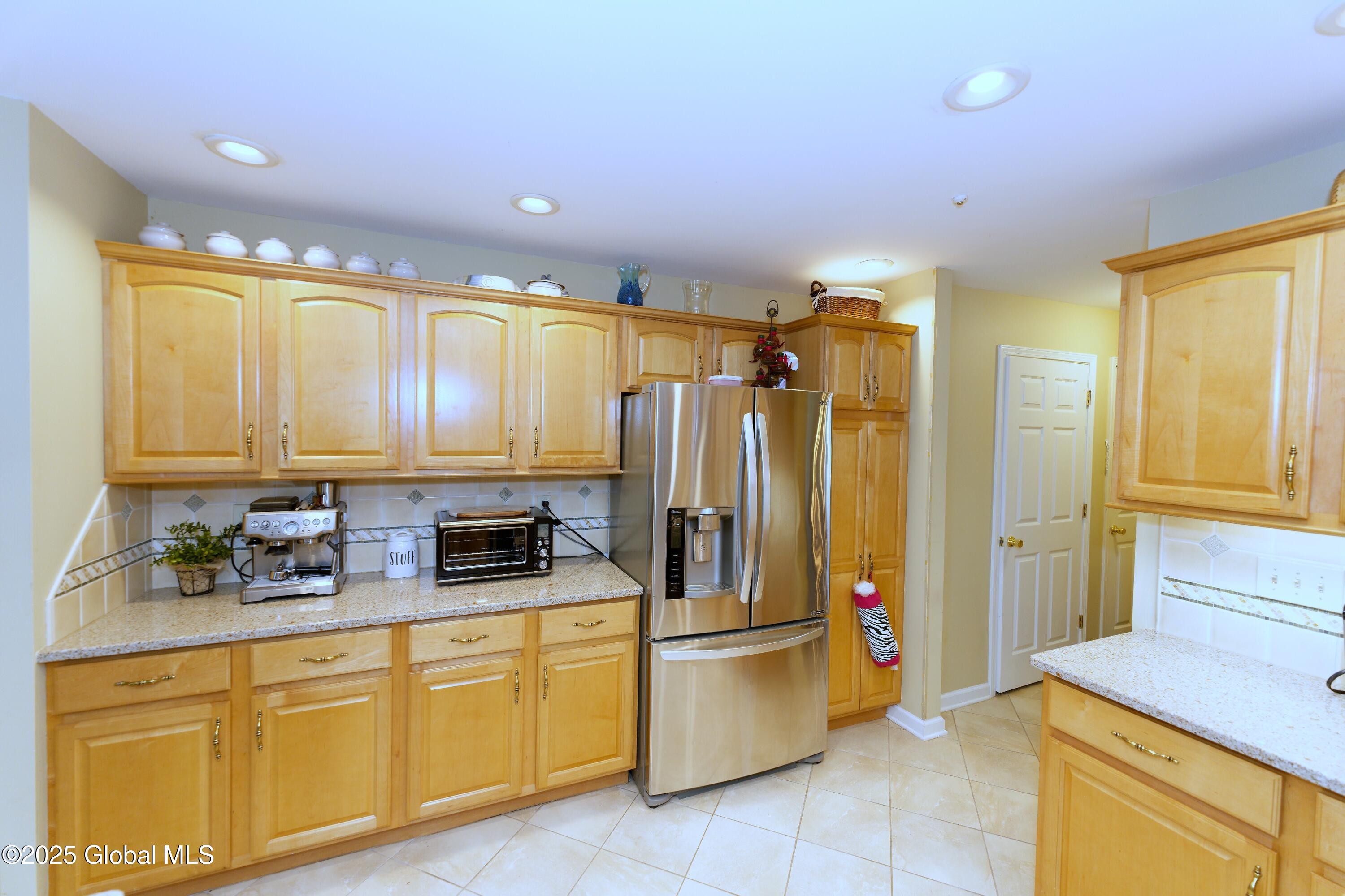 28 Greyledge Drive Albany, NY 12211 - Photo 17 of 41 4 Kitchen 8