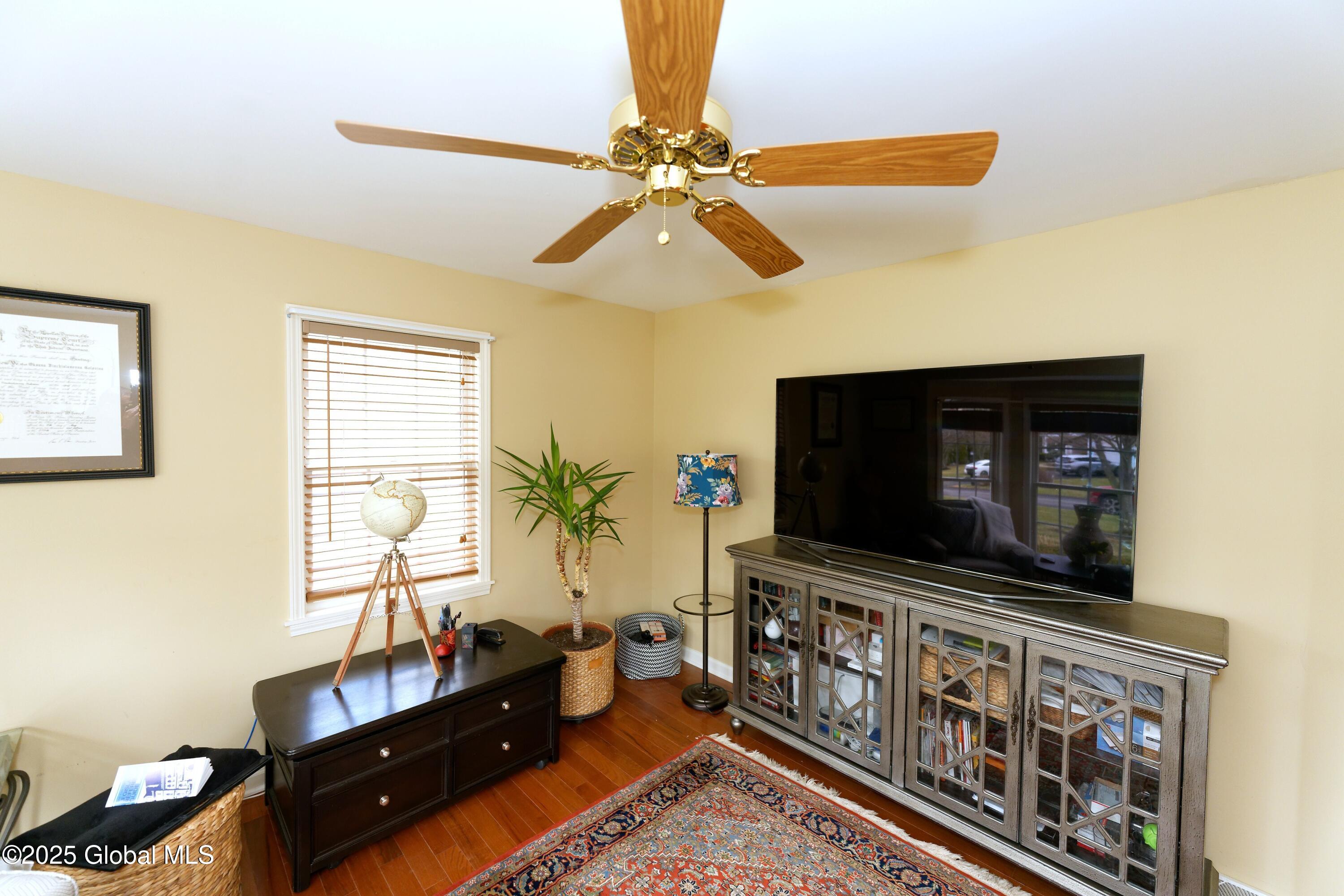 28 Greyledge Drive Albany, NY 12211 - Photo 21 of 41 2 Livingroom 1