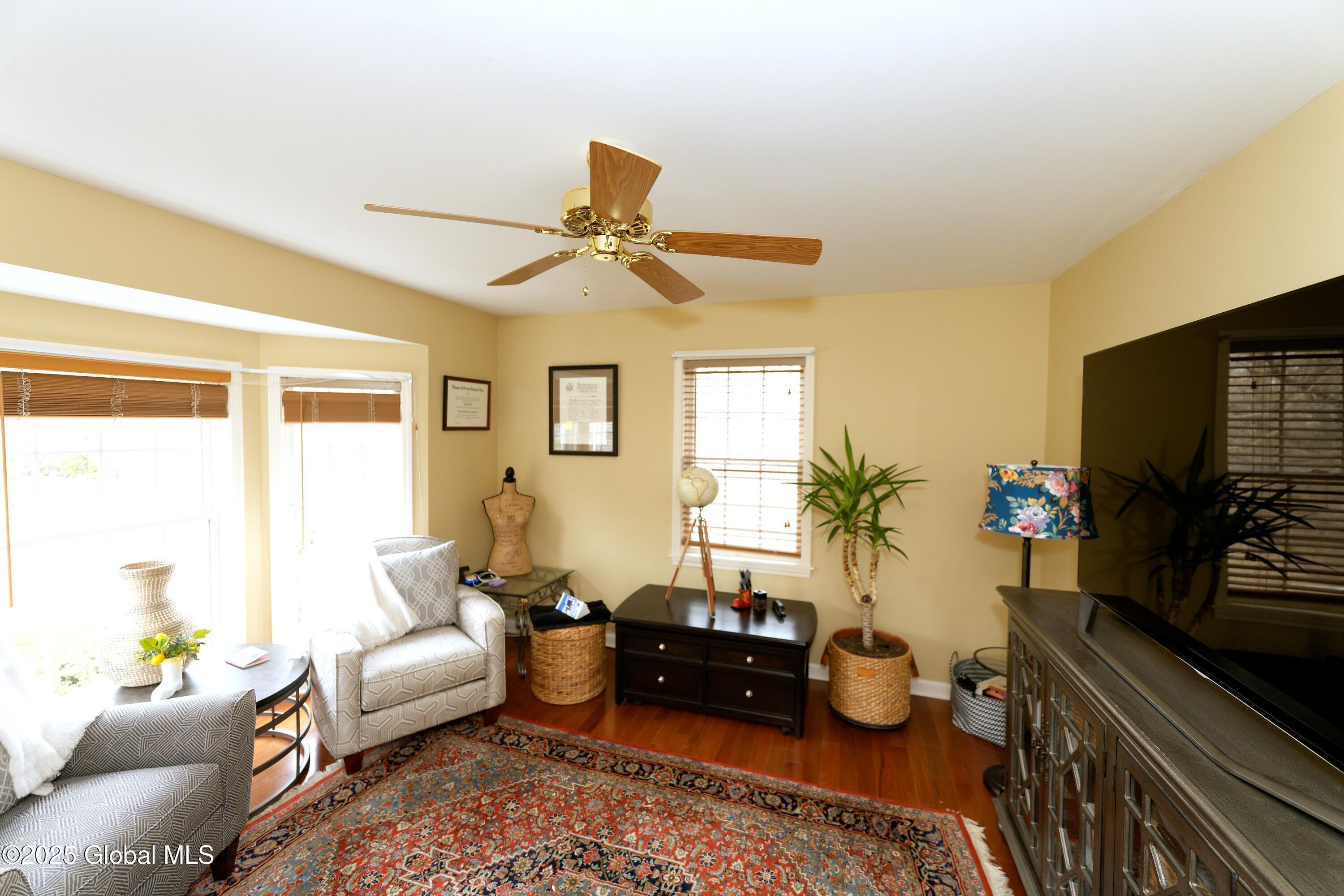 28 Greyledge Drive Albany, NY 12211 - Photo 22 of 41 2 Livingroom 2