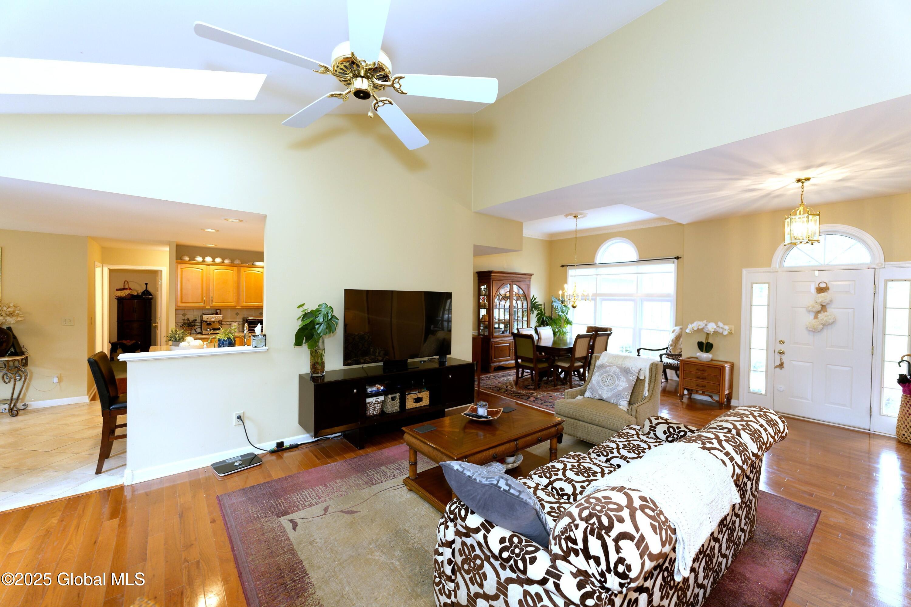 28 Greyledge Drive Albany, NY 12211 - Photo 10 of 41 5 Familyroom 4