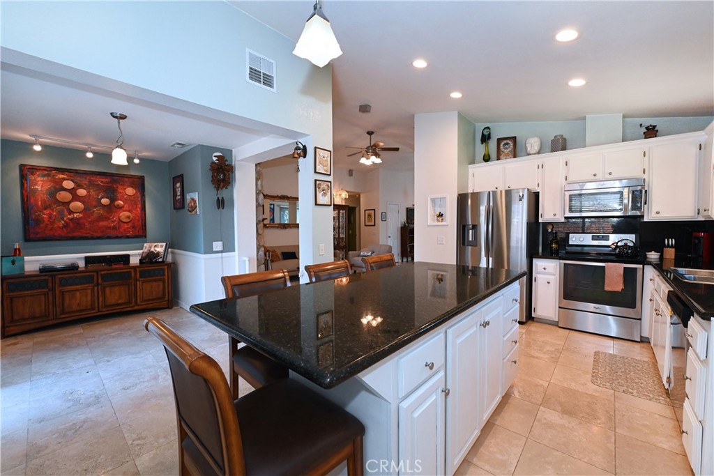 17371 Mockingbird Canyon Road Riverside, CA 92504 - Photo 10 of 73 Kitchen