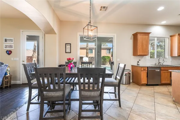 $864,900 | 2398 Sunburst View Street, Henderson, NV 89052