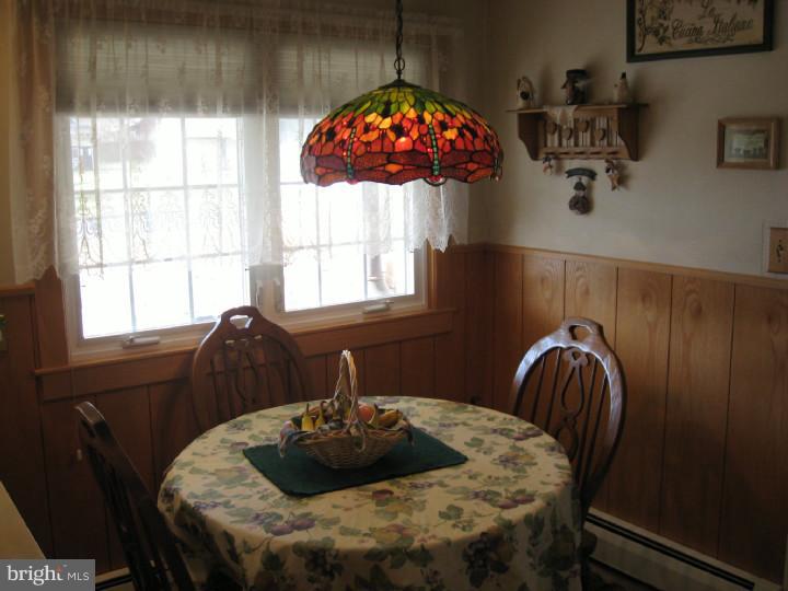 26 Fountain Road Levittown, PA 19056 - Photo 6 of 25 Kitchen