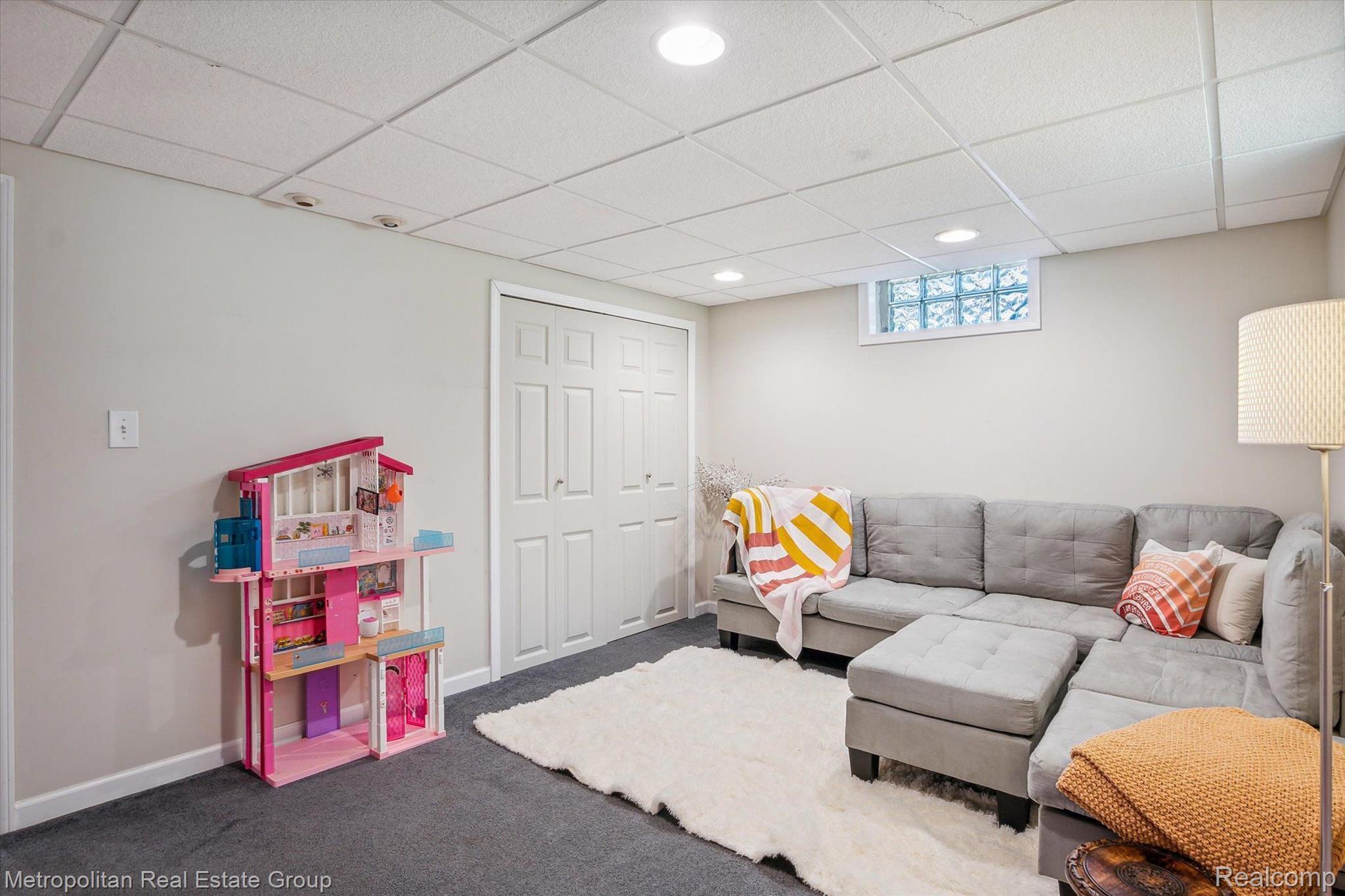 2405 Keith Road West Bloomfield, MI 48324 - Photo 27 of 43 Gallery Image 27