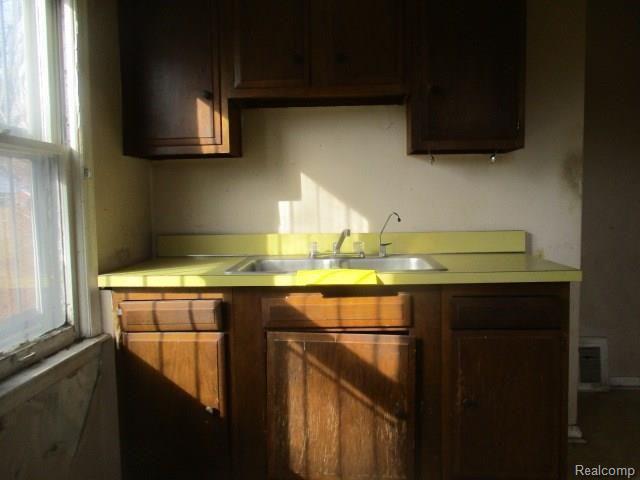 18265 Sunderland Road Detroit, MI 48219 - Photo 13 of 15 13.JPG