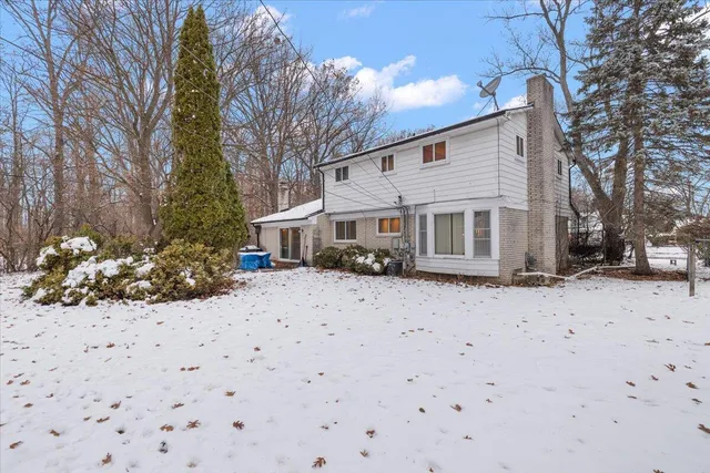 $300,000 | 18971 El Dorado Place, Lathrup Village, MI 48076