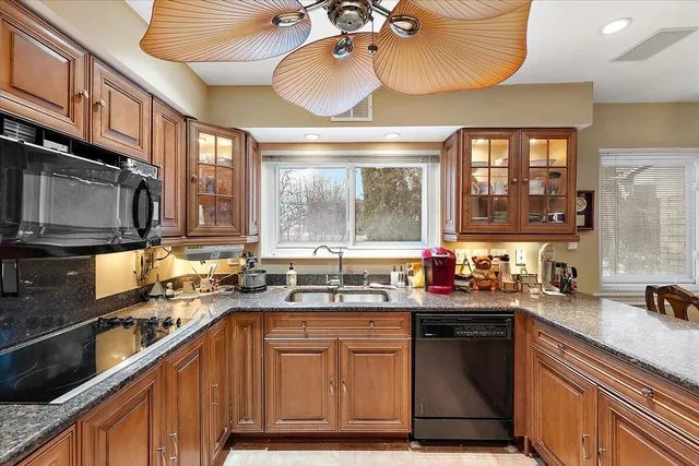 $300,000 | 18971 El Dorado Place, Lathrup Village, MI 48076