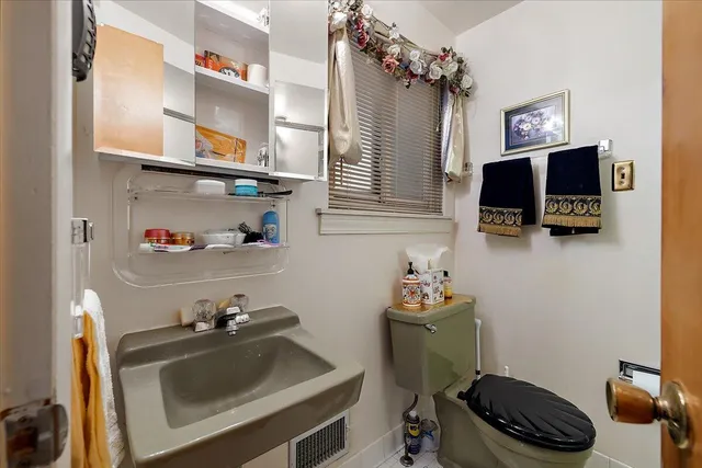 $300,000 | 18971 El Dorado Place, Lathrup Village, MI 48076