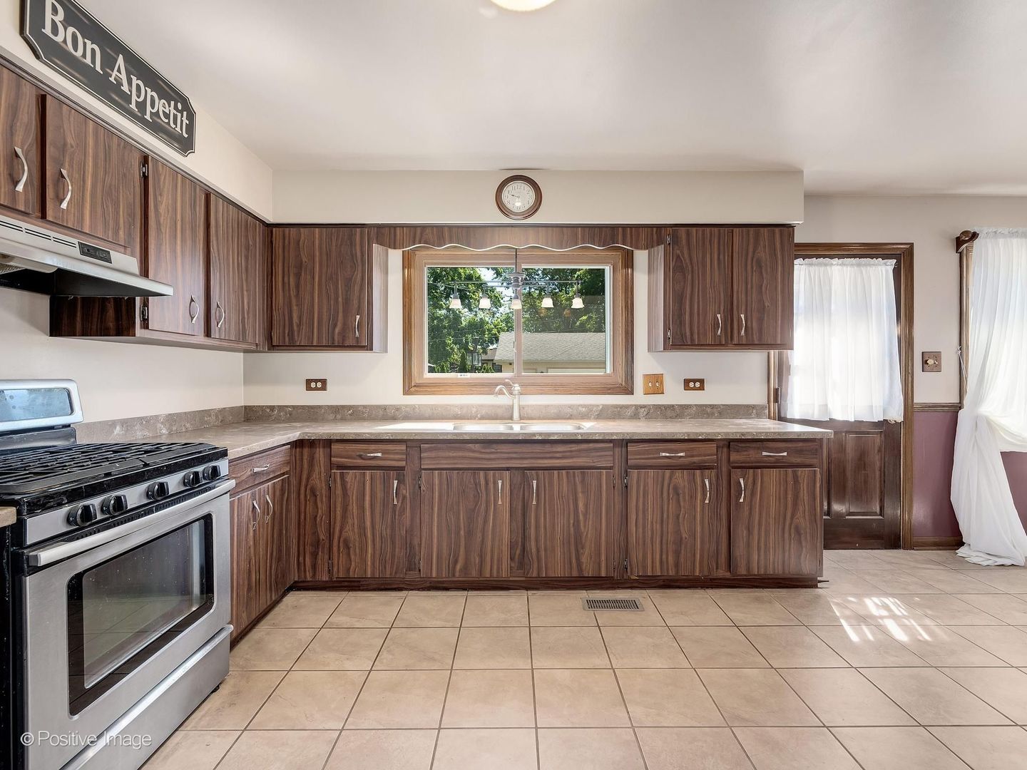 637 North Ellsworth Avenue Addison, IL 60101 - Photo 9 of 26