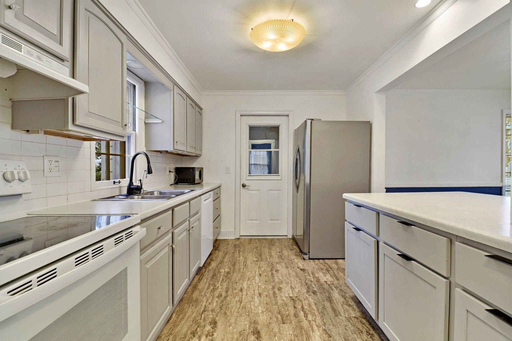 438 Shoreland Drive Racine, WI 53402 - Photo 11 of 26 IMG_2392