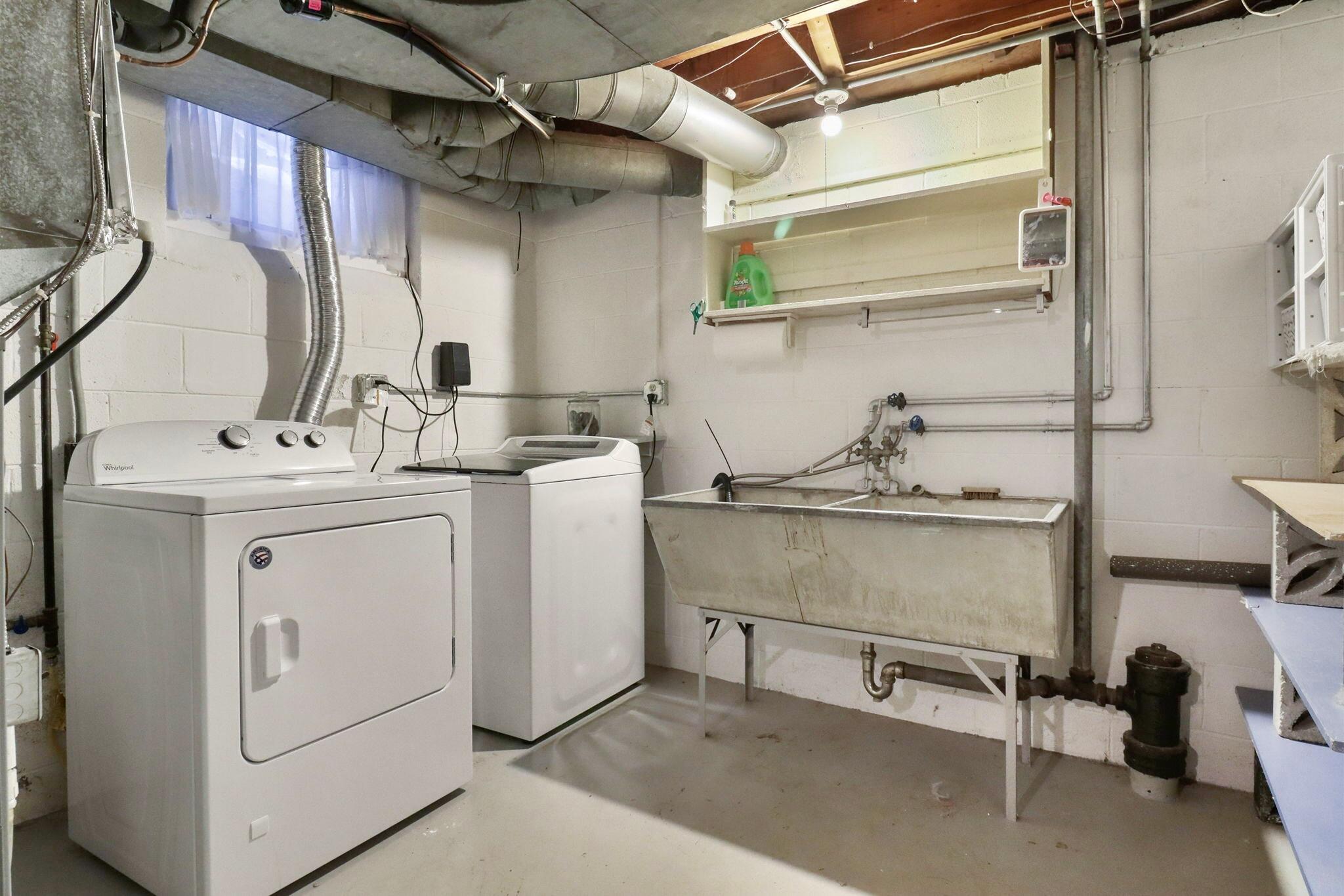 438 Shoreland Drive Racine, WI 53402 - Photo 22 of 26 IMG_2393